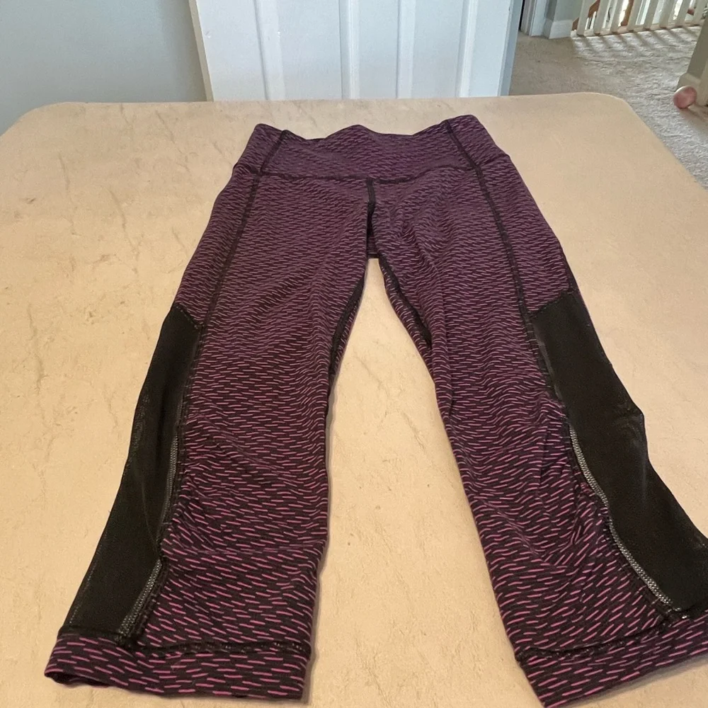 LULULEMON ATHLETICA GEAR UP SCORE JACQUARD PURPLE BLACK MESH CROP LEGGING SIZE 4